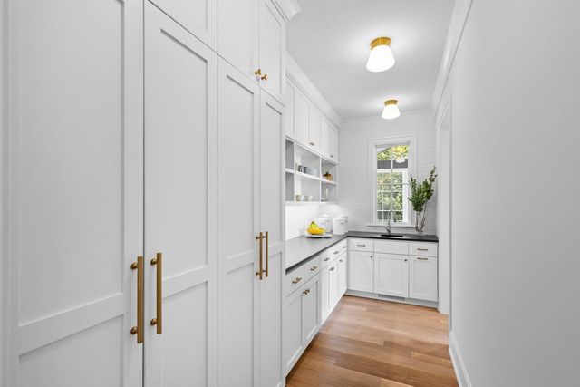 6505 Hawks Pointe Lane, Victoria, MN 55331