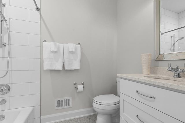 6505 Hawks Pointe Lane, Victoria, MN 55331