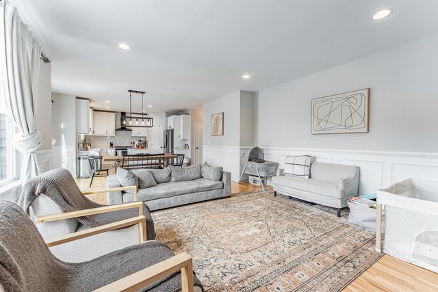 408 Fountain Avenue, Elgin, IL 60124