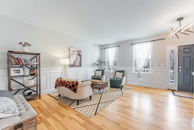 408 Fountain Avenue, Elgin, IL 60124