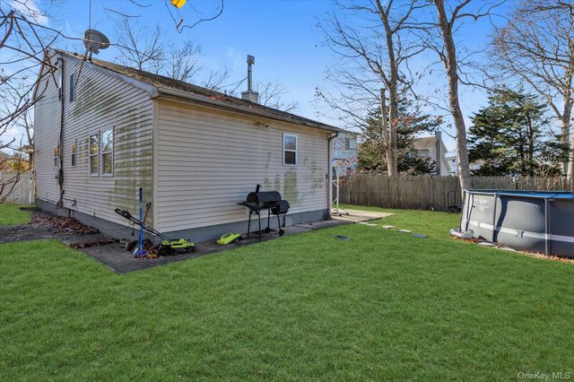 11 Laurelton Avenue, Selden, NY 11784