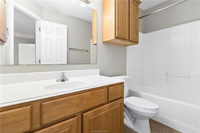 305 Holleman Drive E 703, College Station, TX 77840