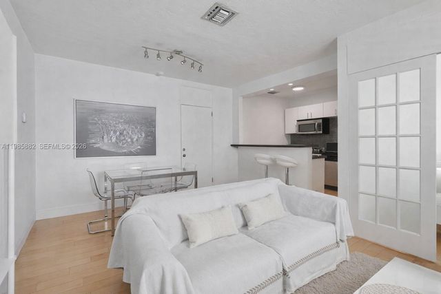 1001 7th St 202, Miami Beach, FL 33139