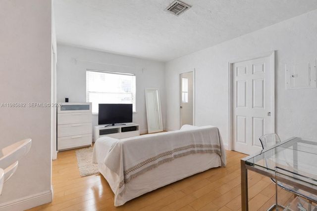 1001 7th St 202, Miami Beach, FL 33139