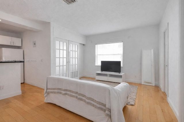 1001 7th St 202, Miami Beach, FL 33139