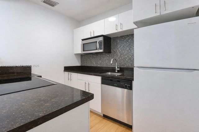 1001 7th St 202, Miami Beach, FL 33139