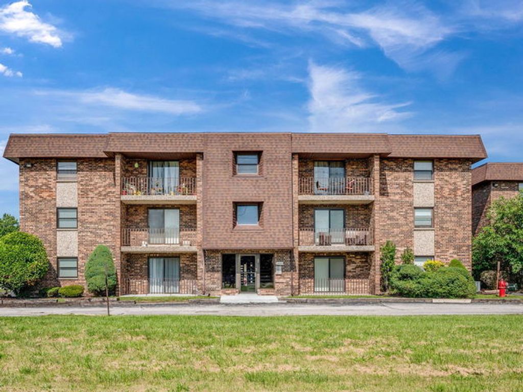 2237 175th Street 1B, Lansing, IL 60438