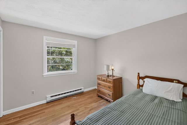 40 High Pine Dr, Plymouth, MA 02360