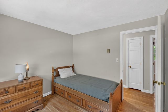 40 High Pine Dr, Plymouth, MA 02360