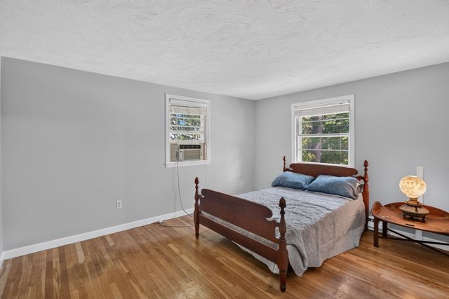 40 High Pine Dr, Plymouth, MA 02360