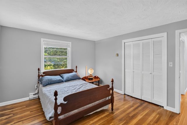 40 High Pine Dr, Plymouth, MA 02360