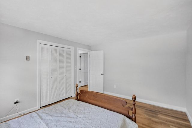 40 High Pine Dr, Plymouth, MA 02360