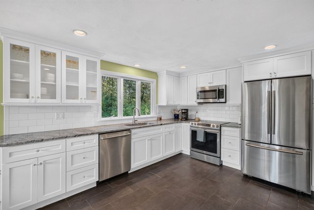 40 High Pine Dr, Plymouth, MA 02360