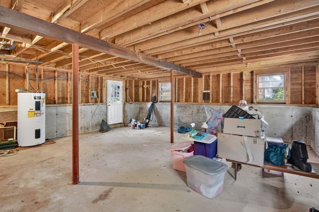 40 High Pine Dr, Plymouth, MA 02360
