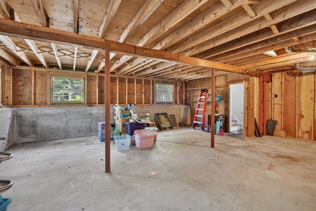 40 High Pine Dr, Plymouth, MA 02360
