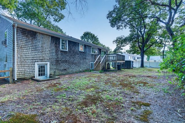 40 High Pine Dr, Plymouth, MA 02360