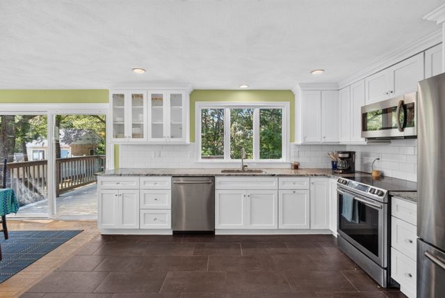 40 High Pine Dr, Plymouth, MA 02360