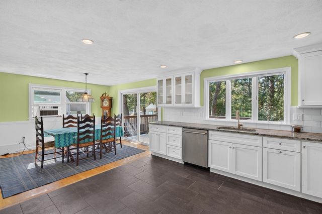 40 High Pine Dr, Plymouth, MA 02360