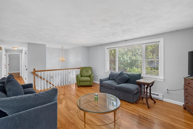 40 High Pine Dr, Plymouth, MA 02360