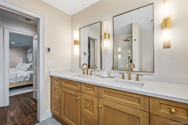 95 Muirfield Road, Rockville Centre, NY 11570