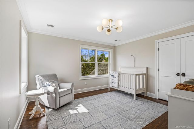 95 Muirfield Road, Rockville Centre, NY 11570