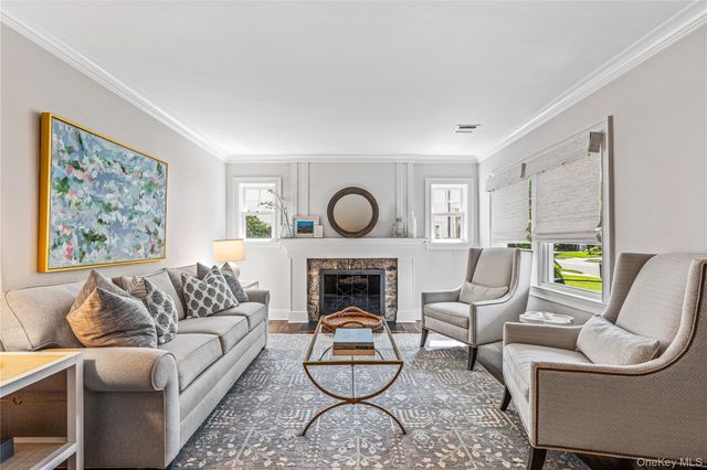 95 Muirfield Road, Rockville Centre, NY 11570