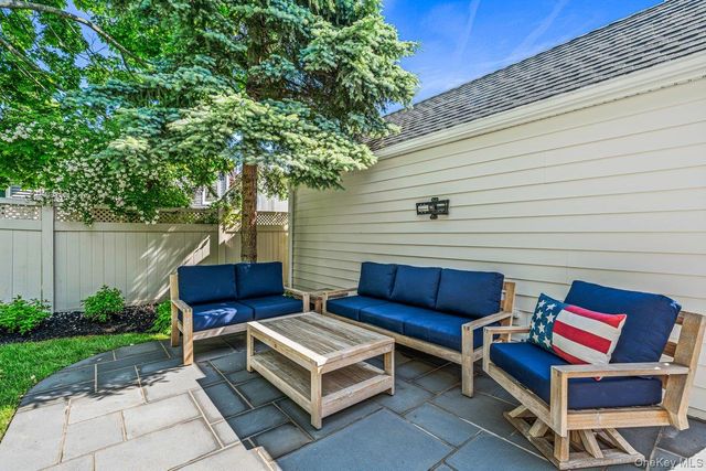 95 Muirfield Road, Rockville Centre, NY 11570