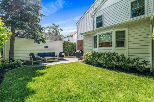 95 Muirfield Road, Rockville Centre, NY 11570