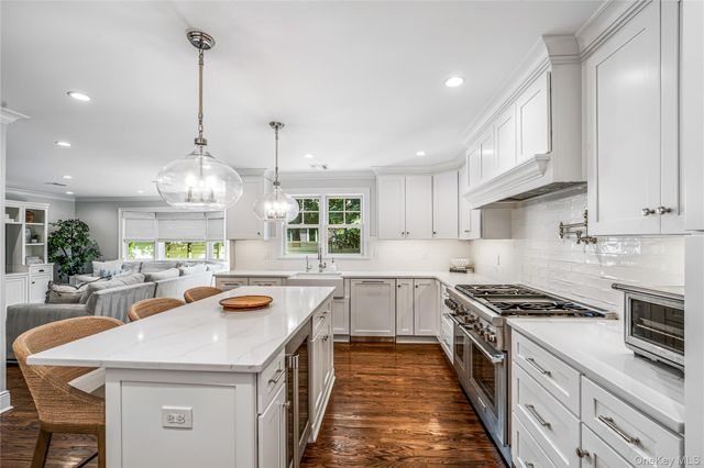 95 Muirfield Road, Rockville Centre, NY 11570