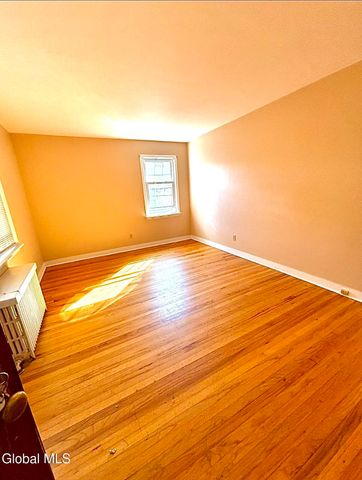 2224 Crescent Road 4, Niskayuna, NY 12309