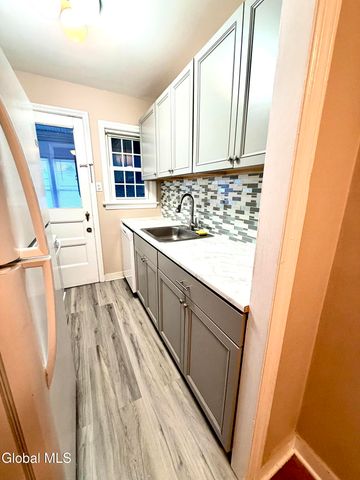 2224 Crescent Road 4, Niskayuna, NY 12309