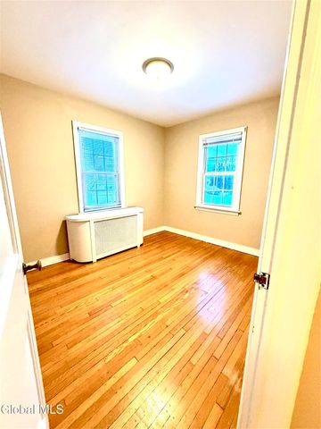 2224 Crescent Road 4, Niskayuna, NY 12309