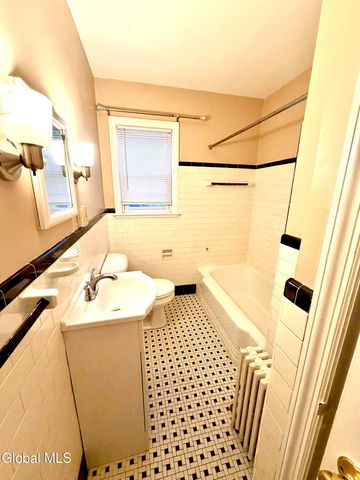 2224 Crescent Road 4, Niskayuna, NY 12309