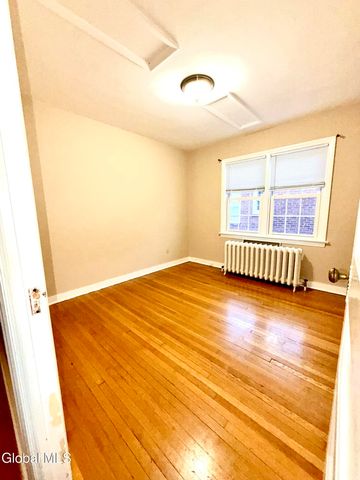 2224 Crescent Road 4, Niskayuna, NY 12309