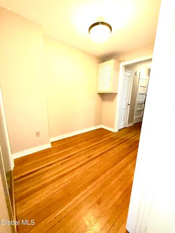 2224 Crescent Road 4, Niskayuna, NY 12309