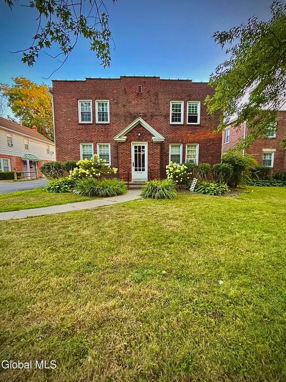 2224 Crescent Road 4, Niskayuna, NY 12309