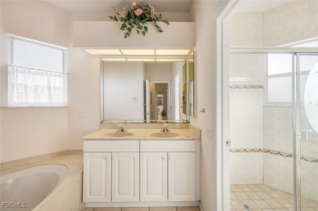 4640 NW 33rd TER, Cape Coral, FL 33993