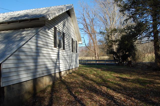 10595 Ra Griffith Highway, Whitwell, TN 37397