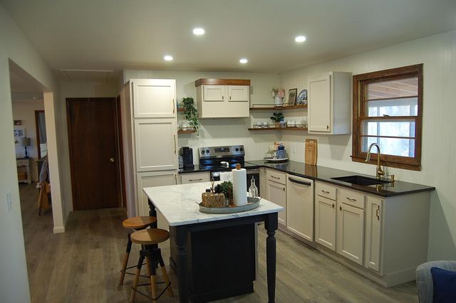 10595 Ra Griffith Highway, Whitwell, TN 37397