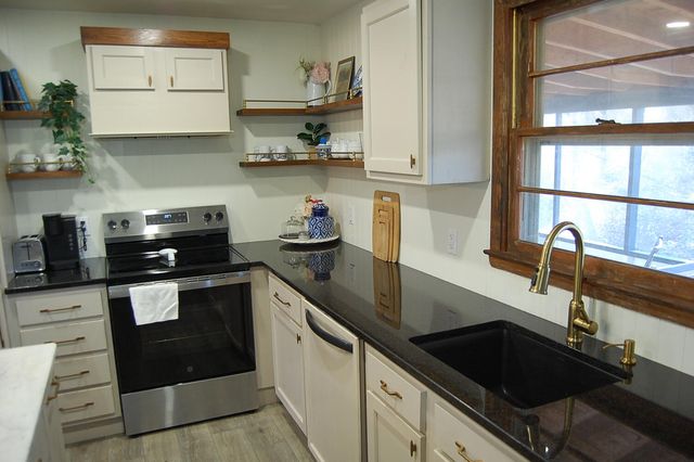 10595 Ra Griffith Highway, Whitwell, TN 37397