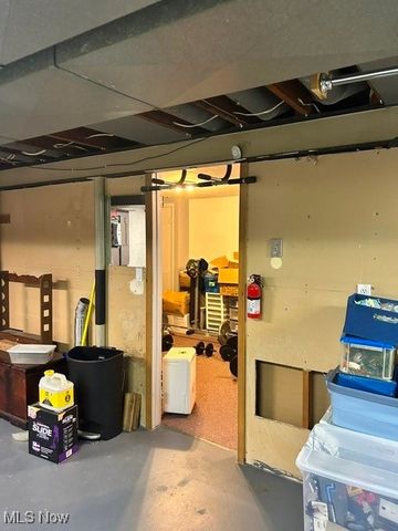 3717 Allenwood Drive SE, Warren, OH 44484