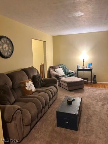 3717 Allenwood Drive SE, Warren, OH 44484