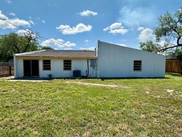 1513 Parker St, Kingsville, TX 78363