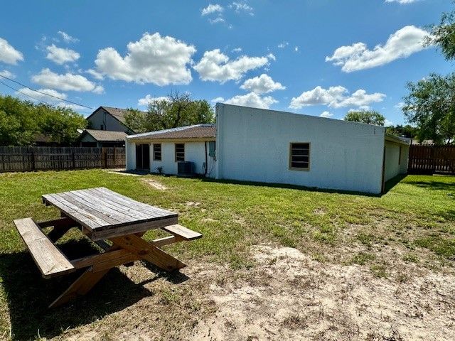1513 Parker St, Kingsville, TX 78363