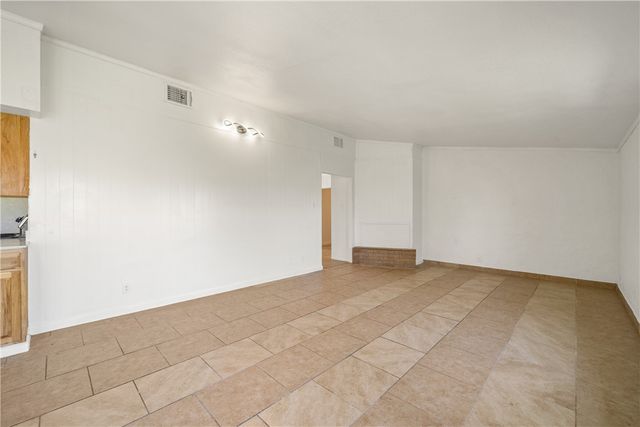 1513 Parker St, Kingsville, TX 78363