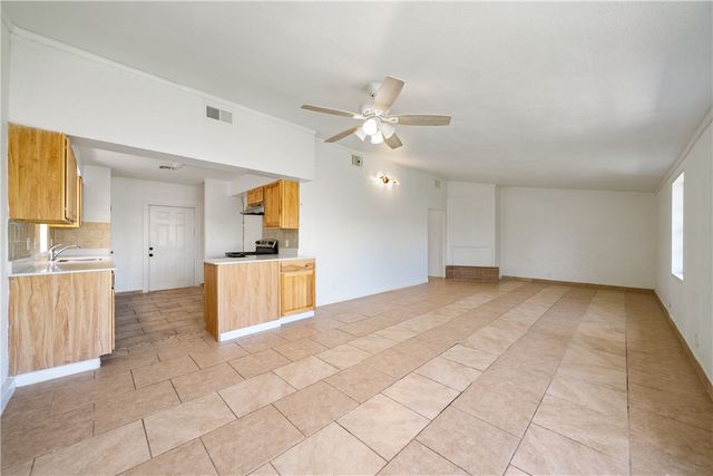 1513 Parker St, Kingsville, TX 78363