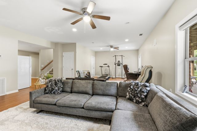 133 Windmill Pointe Cir, Hendersonville, TN 37075