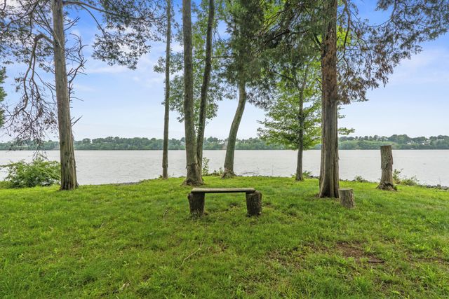 133 Windmill Pointe Cir, Hendersonville, TN 37075