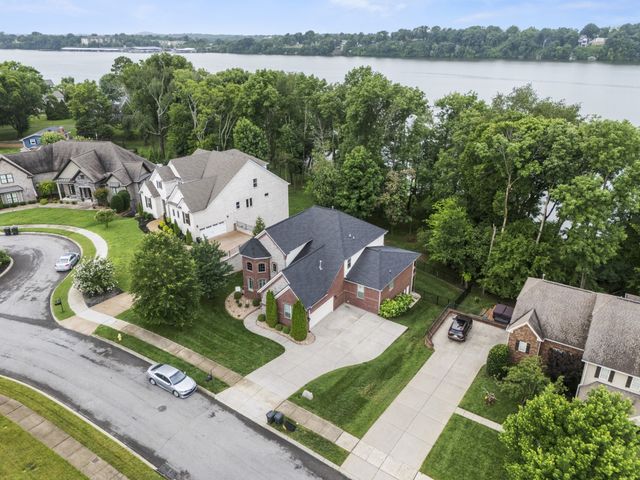 133 Windmill Pointe Cir, Hendersonville, TN 37075