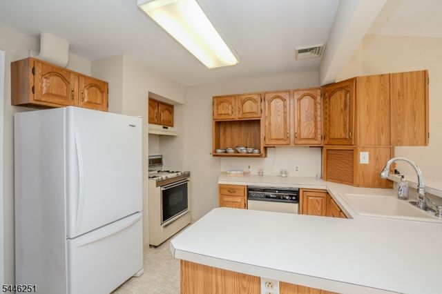 520 Winsor St, Bound Brook Boro, NJ 08805